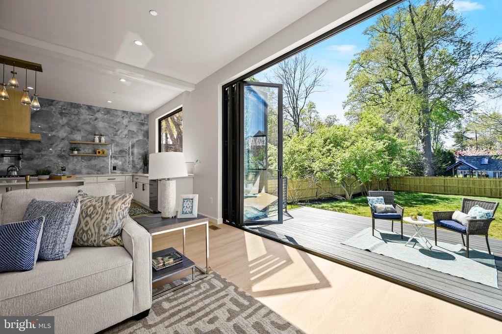 Image 37 of property listing at 8908 MOHAWK LN, Bethesda, MD 20817