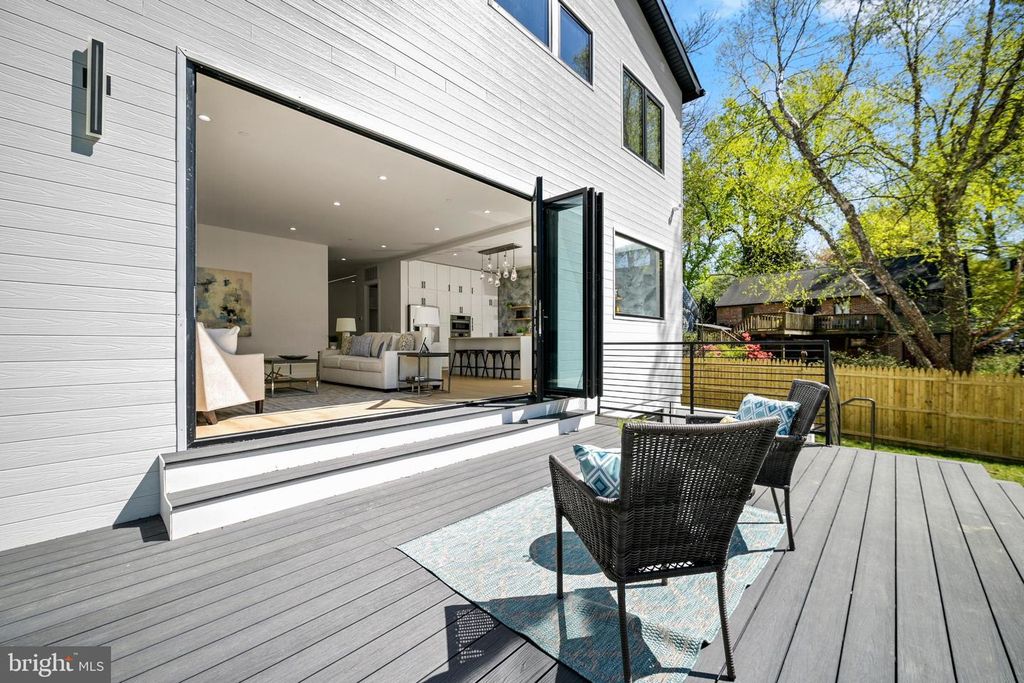 Image 38 of property listing at 8908 MOHAWK LN, Bethesda, MD 20817