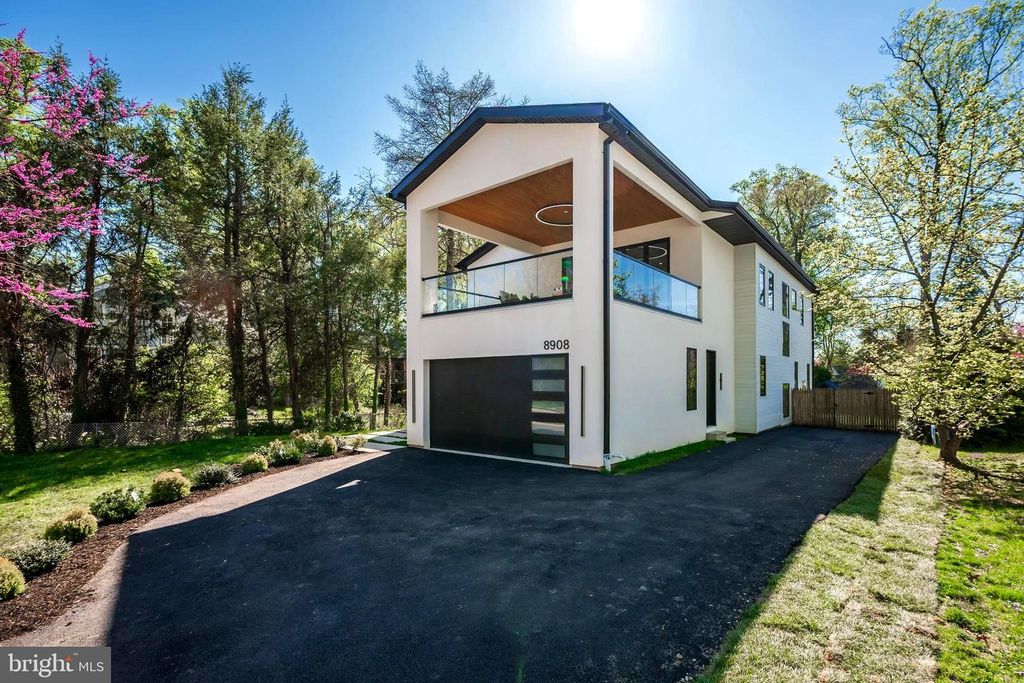 Image 4 of property listing at 8908 MOHAWK LN, Bethesda, MD 20817