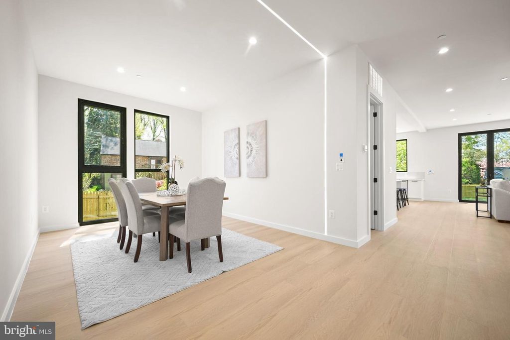 Image 40 of property listing at 8908 MOHAWK LN, Bethesda, MD 20817