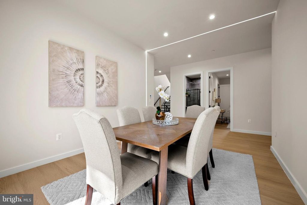 Image 41 of property listing at 8908 MOHAWK LN, Bethesda, MD 20817