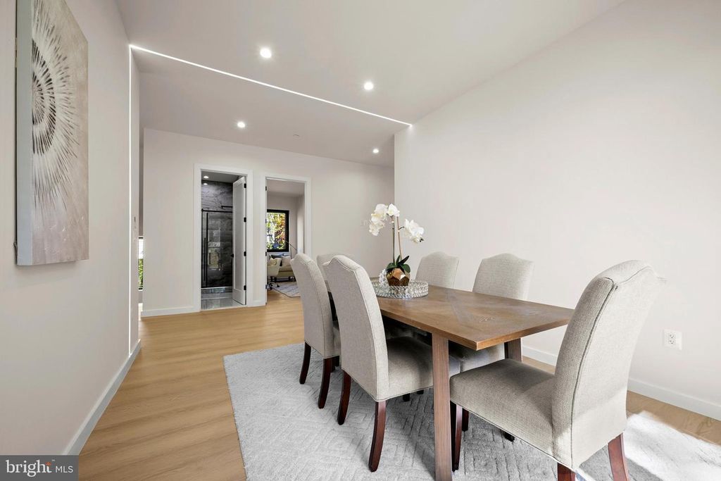 Image 42 of property listing at 8908 MOHAWK LN, Bethesda, MD 20817