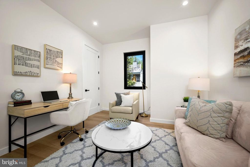 Image 45 of property listing at 8908 MOHAWK LN, Bethesda, MD 20817