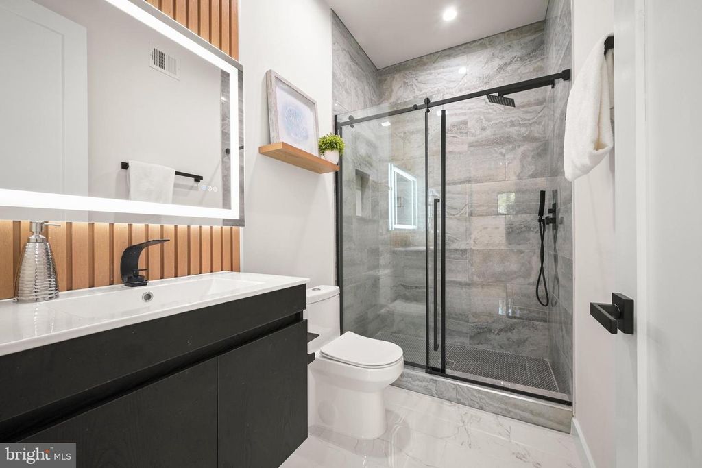 Image 47 of property listing at 8908 MOHAWK LN, Bethesda, MD 20817