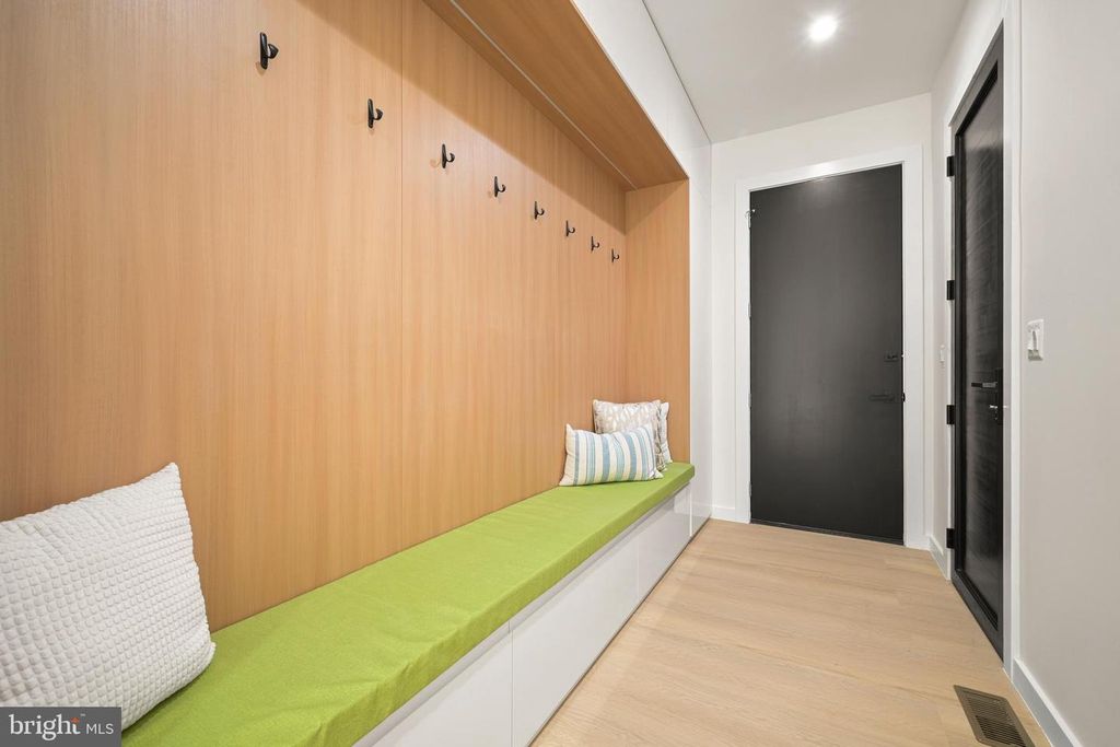 Image 49 of property listing at 8908 MOHAWK LN, Bethesda, MD 20817