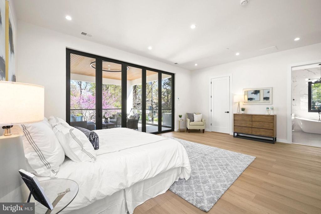 Image 54 of property listing at 8908 MOHAWK LN, Bethesda, MD 20817