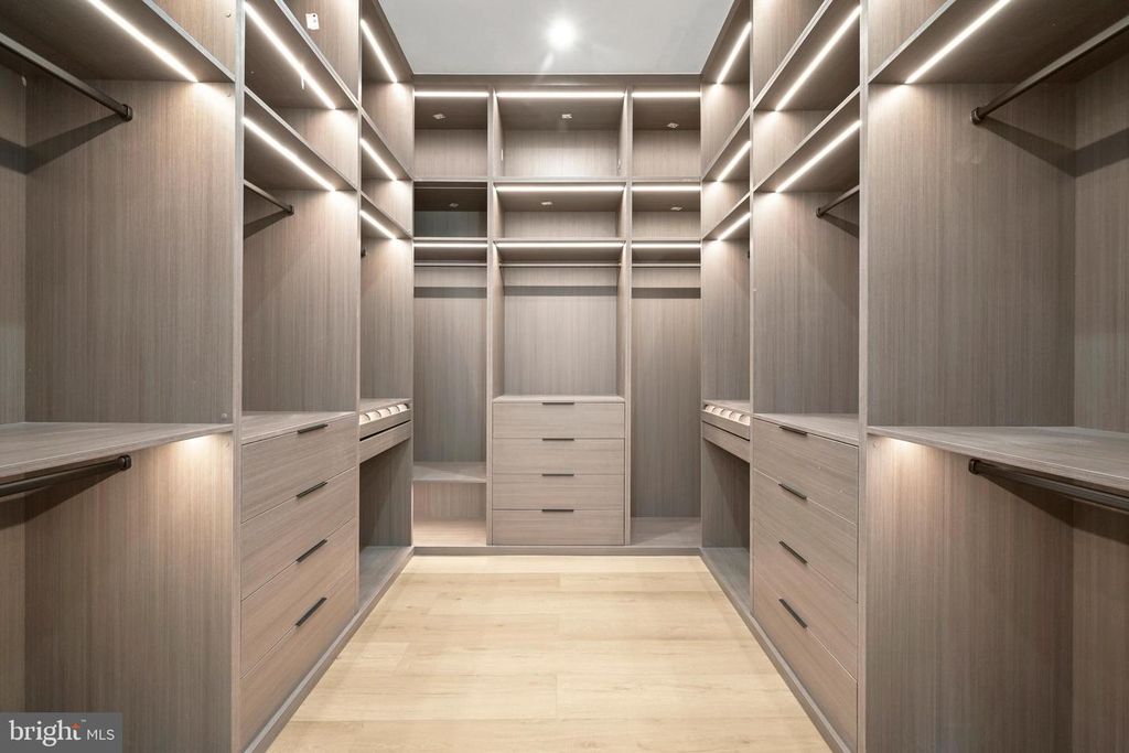 Image 69 of property listing at 8908 MOHAWK LN, Bethesda, MD 20817