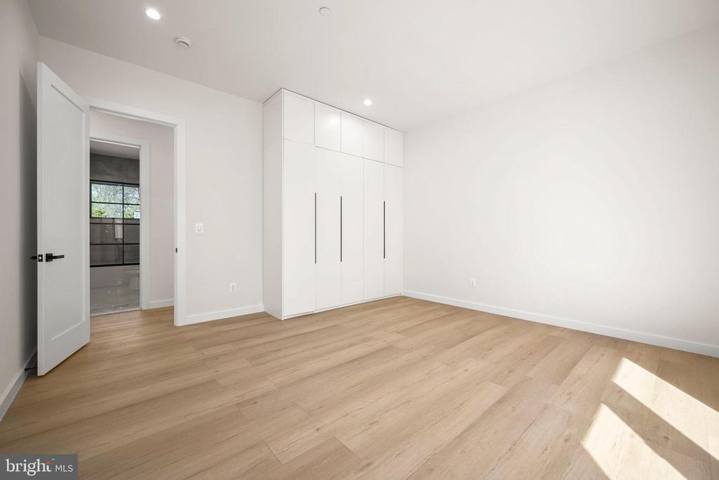 Image 71 of property listing at 8908 MOHAWK LN, Bethesda, MD 20817