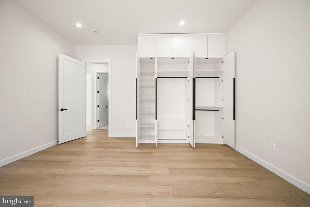 Image 72 of property listing at 8908 MOHAWK LN, Bethesda, MD 20817