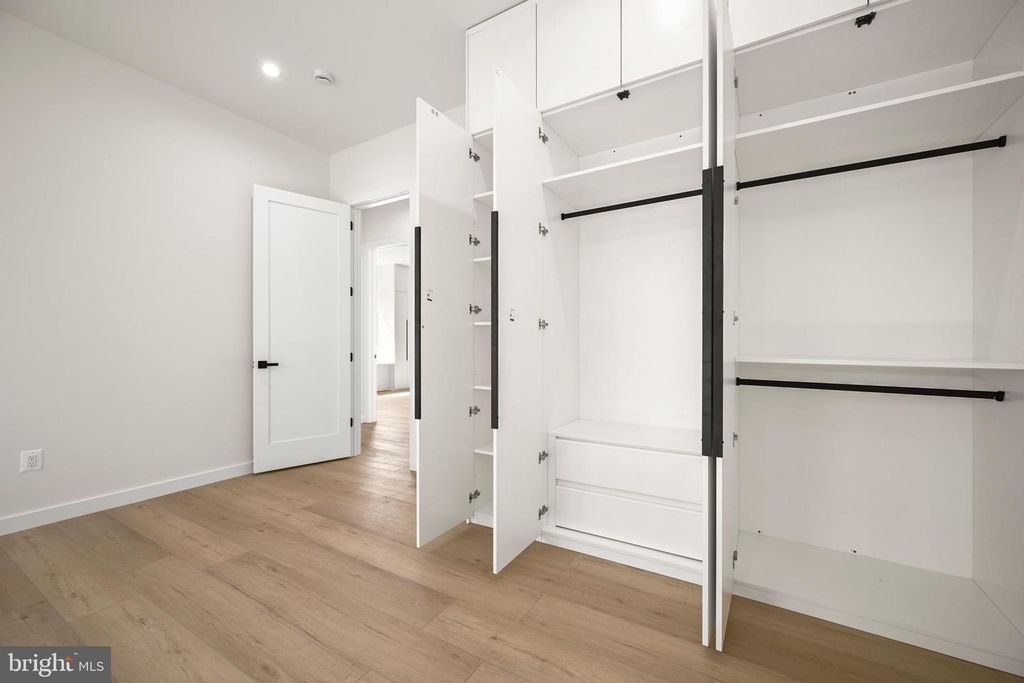 Image 73 of property listing at 8908 MOHAWK LN, Bethesda, MD 20817