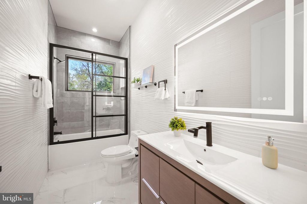 Image 74 of property listing at 8908 MOHAWK LN, Bethesda, MD 20817