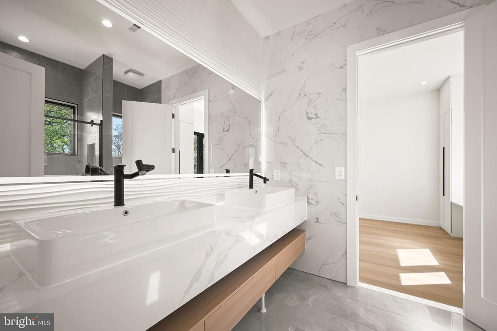 Image 77 of property listing at 8908 MOHAWK LN, Bethesda, MD 20817