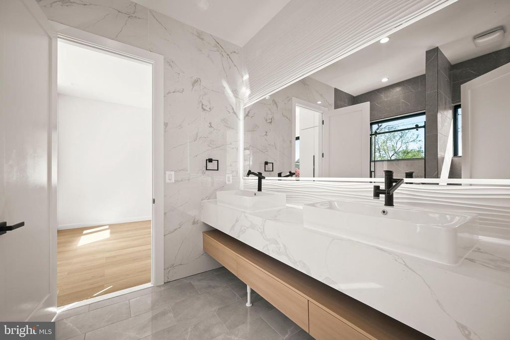 Image 78 of property listing at 8908 MOHAWK LN, Bethesda, MD 20817