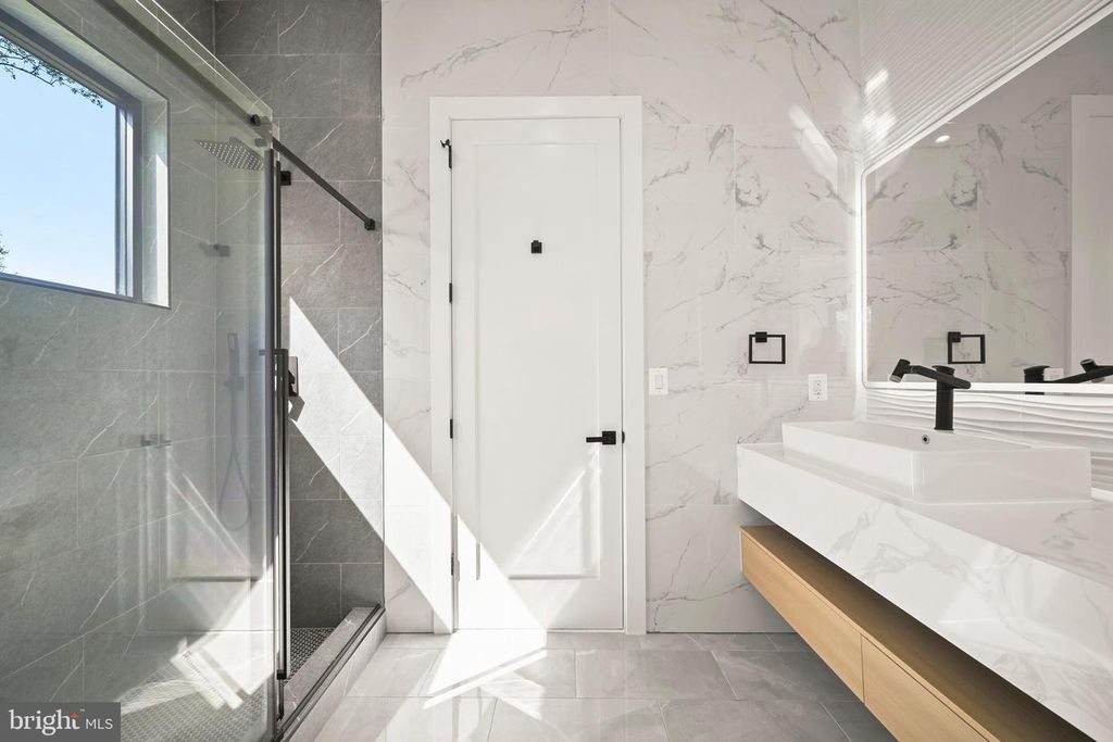 Image 79 of property listing at 8908 MOHAWK LN, Bethesda, MD 20817