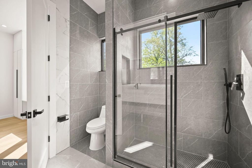 Image 80 of property listing at 8908 MOHAWK LN, Bethesda, MD 20817