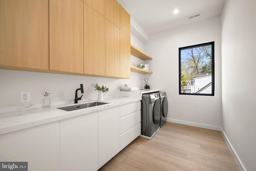 Image 82 of property listing at 8908 MOHAWK LN, Bethesda, MD 20817