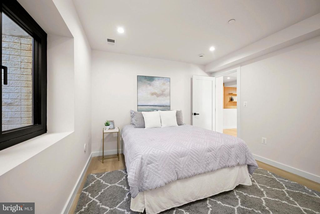 Image 89 of property listing at 8908 MOHAWK LN, Bethesda, MD 20817