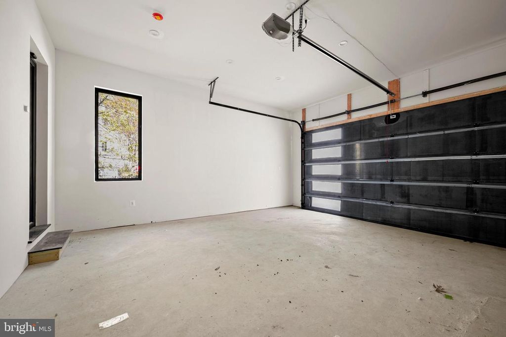 Image 92 of property listing at 8908 MOHAWK LN, Bethesda, MD 20817