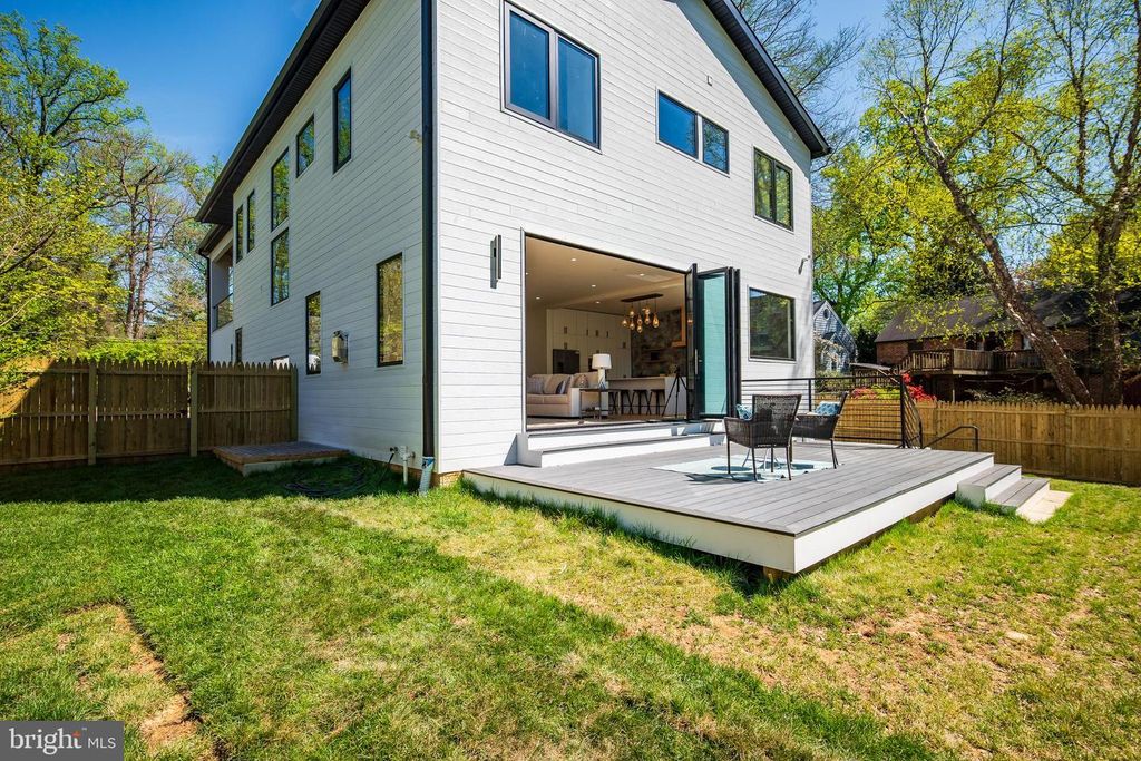 Image 95 of property listing at 8908 MOHAWK LN, Bethesda, MD 20817