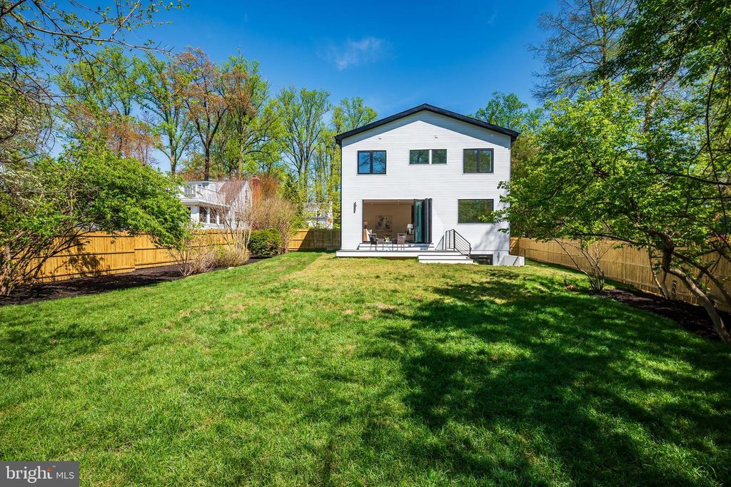 Image 97 of property listing at 8908 MOHAWK LN, Bethesda, MD 20817