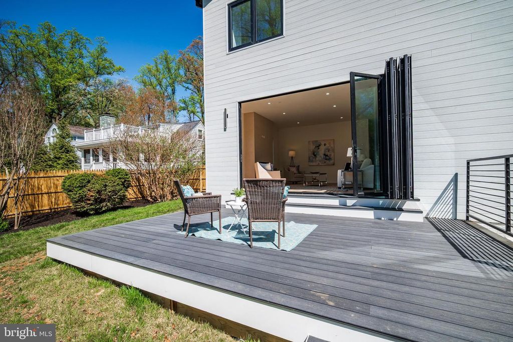 Image 99 of property listing at 8908 MOHAWK LN, Bethesda, MD 20817