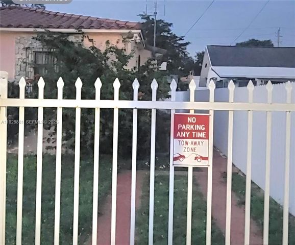 2245 NW 3rd St B, Miami, FL 33125