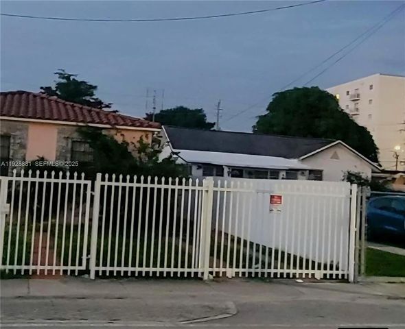 2245 NW 3rd St B, Miami, FL 33125