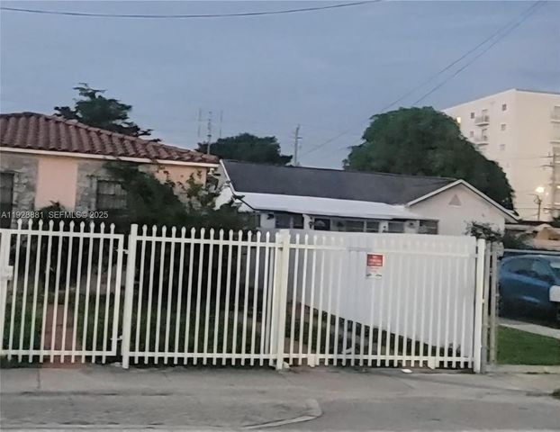 2245 NW 3rd St B, Miami, FL 33125