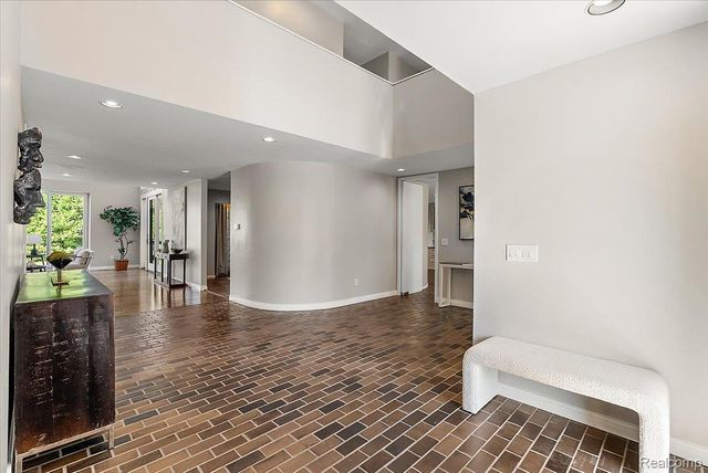 3830 Columbia Drive, Bloomfield Hills, MI 48302
