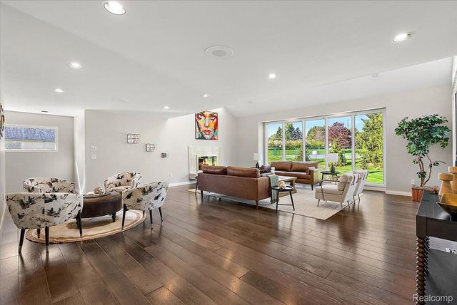 3830 Columbia Drive, Bloomfield Hills, MI 48302