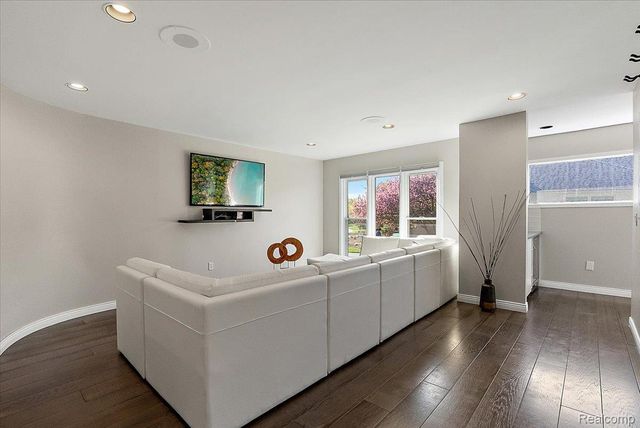 3830 Columbia Drive, Bloomfield Hills, MI 48302