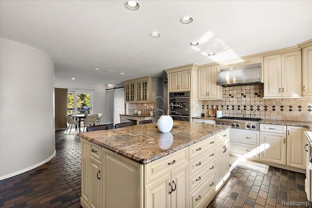 3830 Columbia Drive, Bloomfield Hills, MI 48302