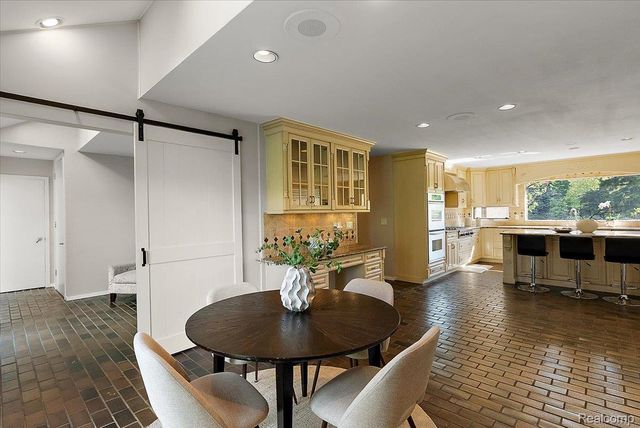 3830 Columbia Drive, Bloomfield Hills, MI 48302