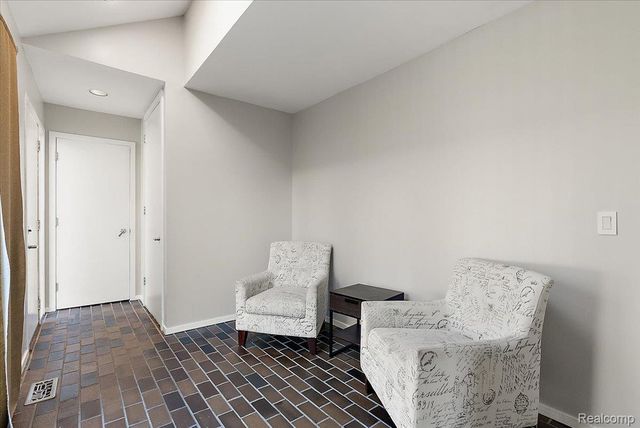 3830 Columbia Drive, Bloomfield Hills, MI 48302