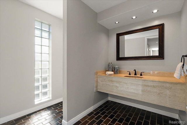 3830 Columbia Drive, Bloomfield Hills, MI 48302