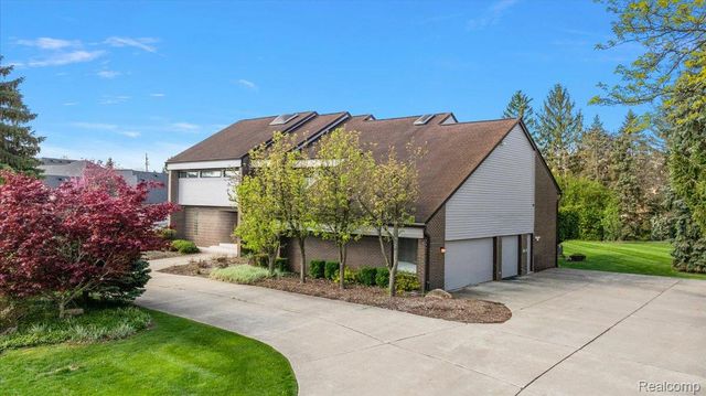 3830 Columbia Drive, Bloomfield Hills, MI 48302