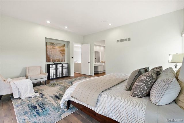 3830 Columbia Drive, Bloomfield Hills, MI 48302