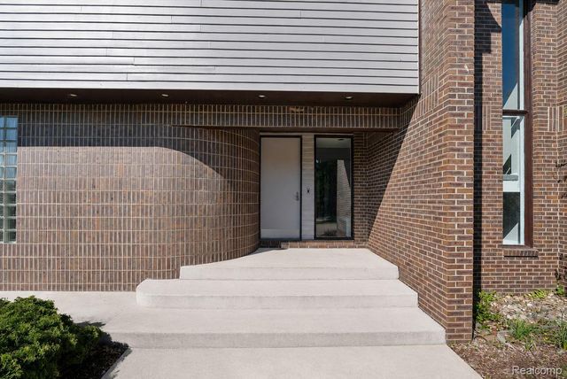 3830 Columbia Drive, Bloomfield Hills, MI 48302