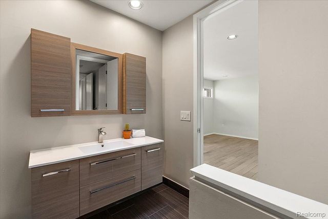 3830 Columbia Drive, Bloomfield Hills, MI 48302