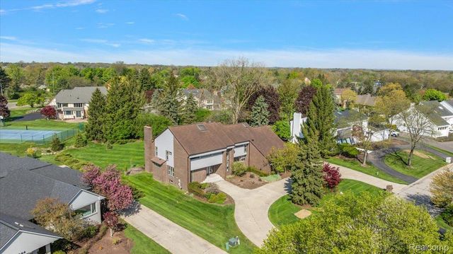 3830 Columbia Drive, Bloomfield Hills, MI 48302