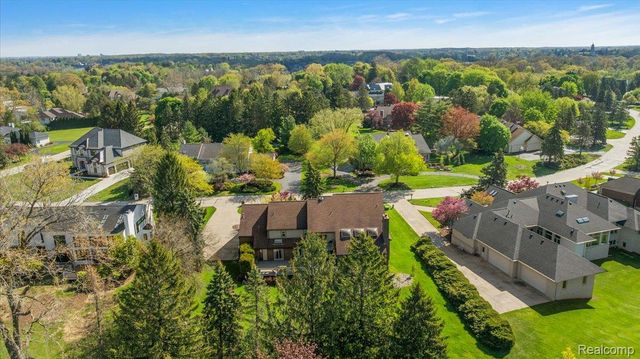 3830 Columbia Drive, Bloomfield Hills, MI 48302