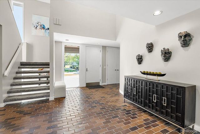 3830 Columbia Drive, Bloomfield Hills, MI 48302