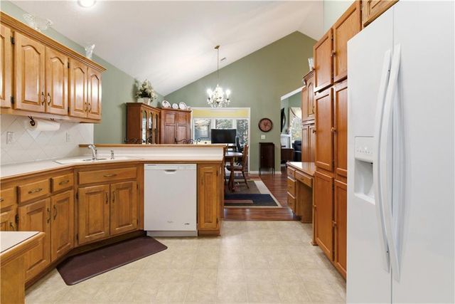 15193 S GREENWOOD Street 2602, Olathe, KS 66062