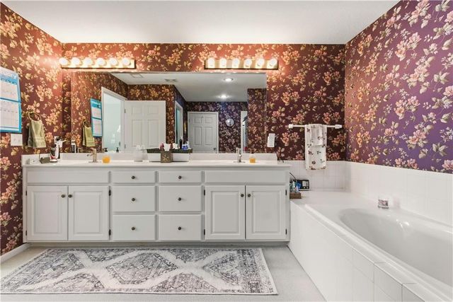 15193 S GREENWOOD Street 2602, Olathe, KS 66062