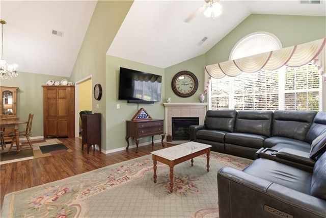 15193 S GREENWOOD Street 2602, Olathe, KS 66062