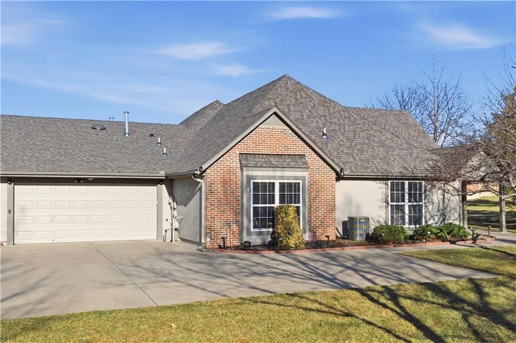 15193 S GREENWOOD Street 2602, Olathe, KS 66062