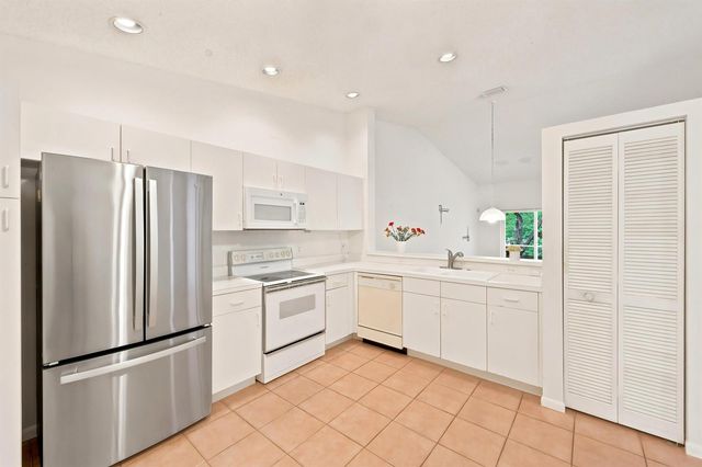 10432 Lake Vista Circle, Boca Raton, FL 33498