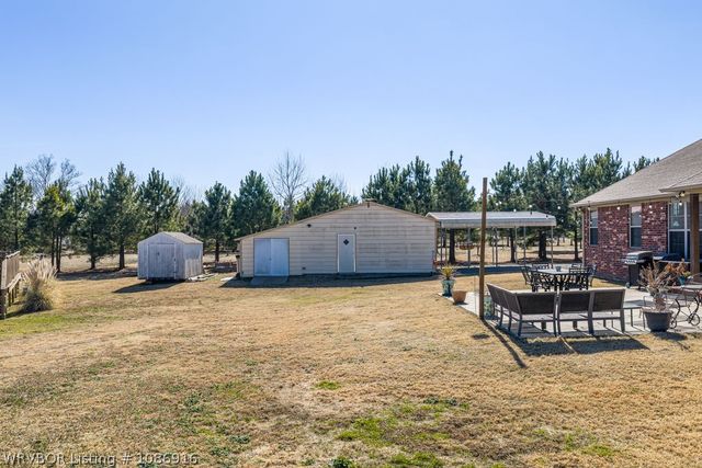 1620 N River Road, Lavaca, AR 72941