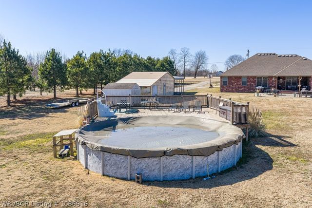 1620 N River Road, Lavaca, AR 72941