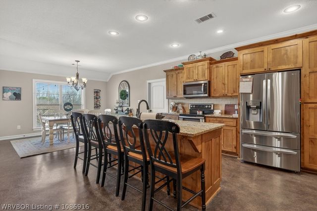 1620 N River Road, Lavaca, AR 72941